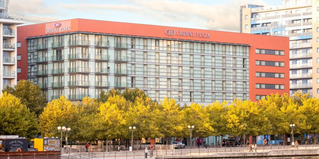 crowne plaza london  front2