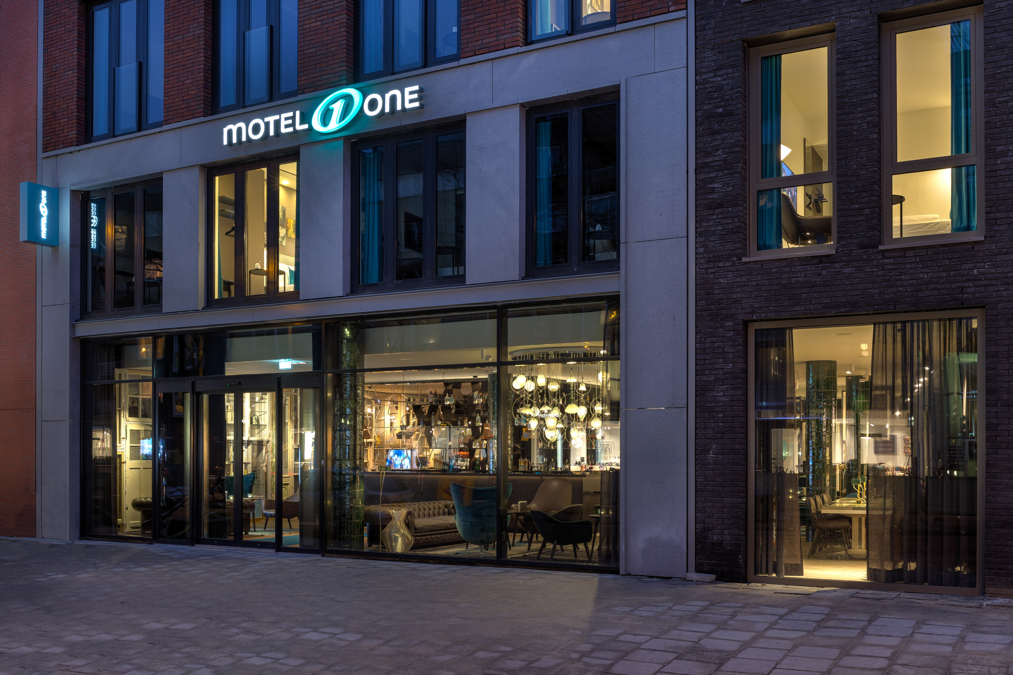 motel one facade
